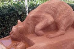 katze-mit-fisch-sandstein